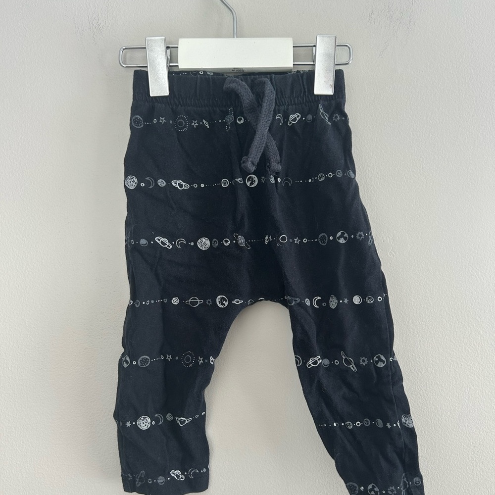 Old navy 6/12m Black & white solar moon Planet Print Joggers pants